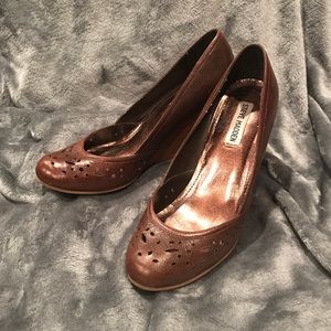 Steve Madden brown closed wedges